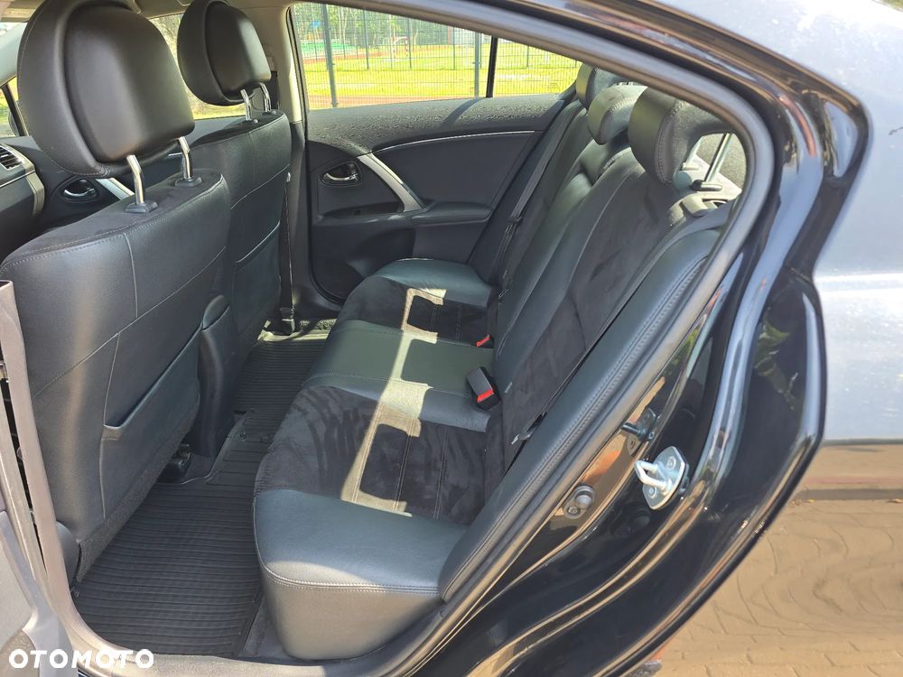 Toyota Avensis 2.0 Premium - 9