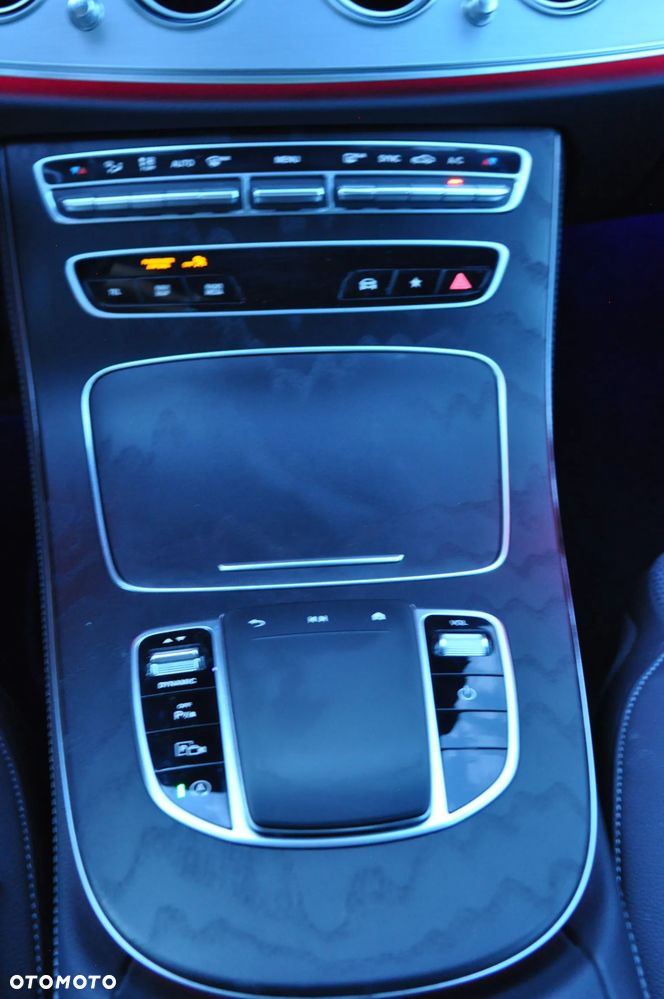 Mercedes-Benz Klasa E 300 d 4-Matic Avantgarde - 28