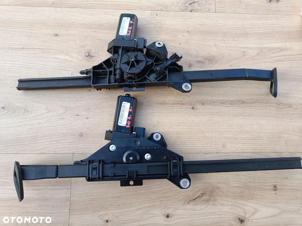 MERCEDES W207 COUPE CABRIO PODAJNIK PASA PRAWEGO PRAWY A2078600282 - 1