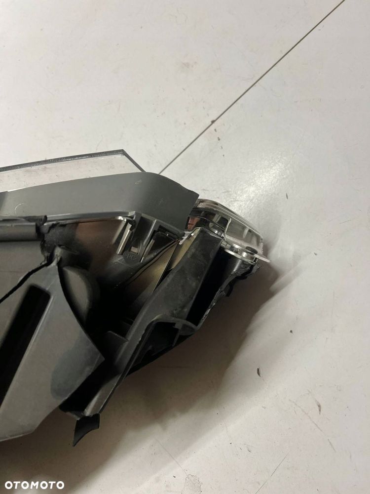 8W0 941 044 Reflektor lampa uszkodzona Audi A4 S4 B9 PRAWA - 11