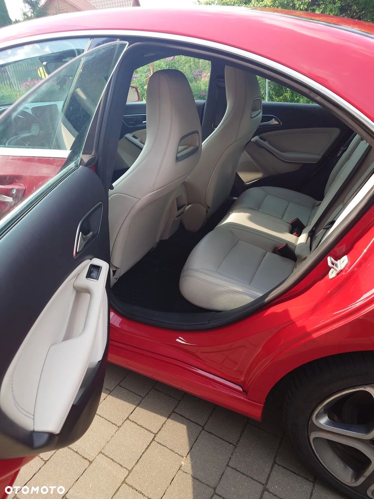 Mercedes-Benz CLA 250 4Matic 7G-DCT - 15