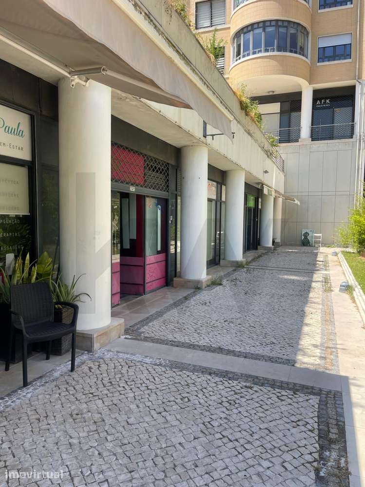 Loja com Garagem a 2 Minutos do Metro de Telheiras | Negócio ou Invest - Grande imagem: 2/16