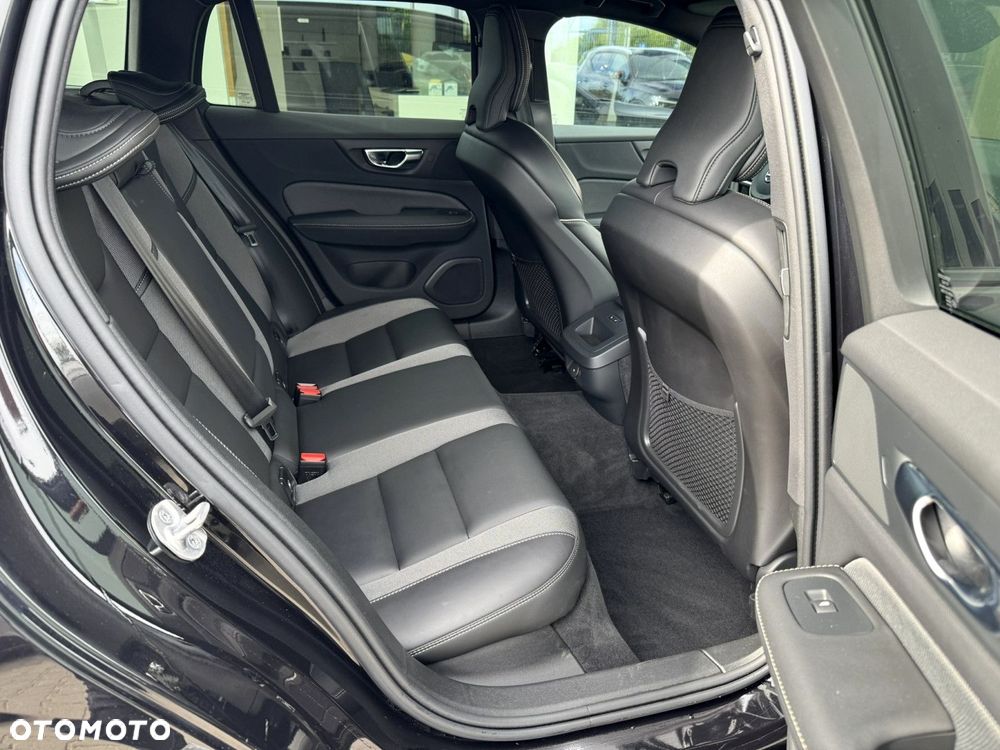 Volvo V60 B4 B Plus Dark - 14