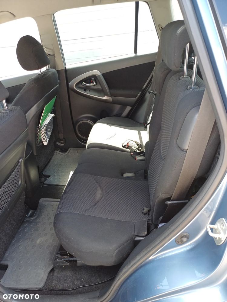 Toyota RAV4 - 8