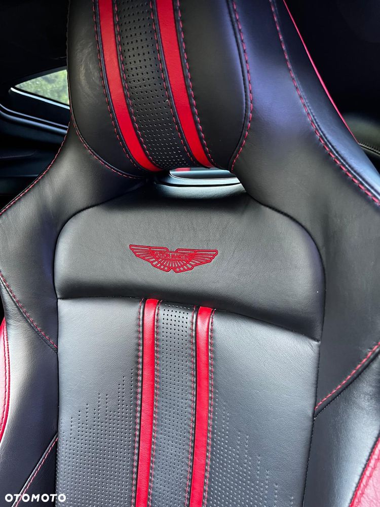 Aston Martin Vantage - 5