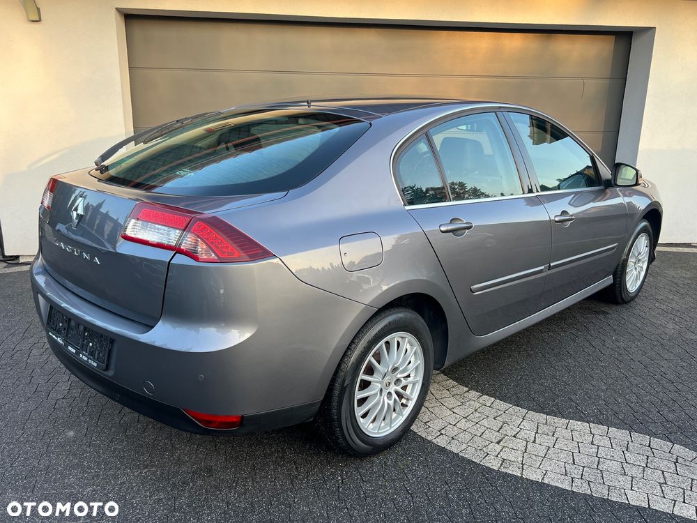 Renault Laguna 2012 photo 4