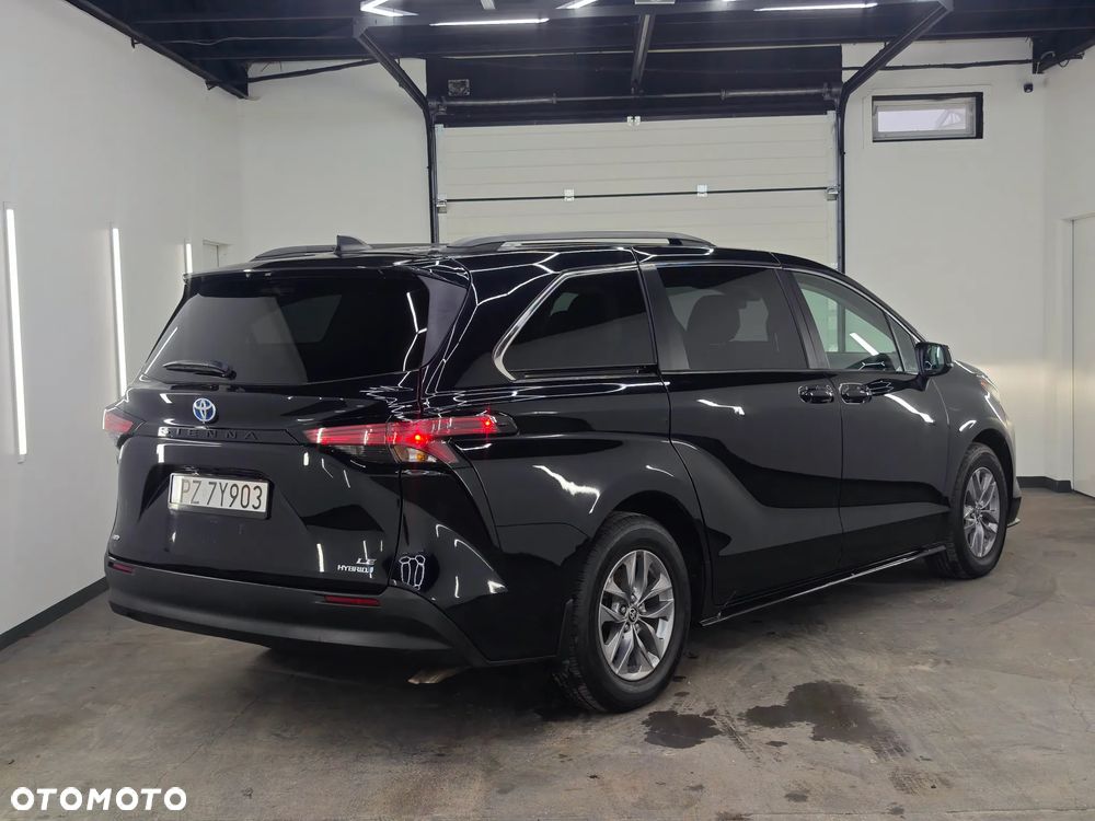 Toyota Sienna - 3