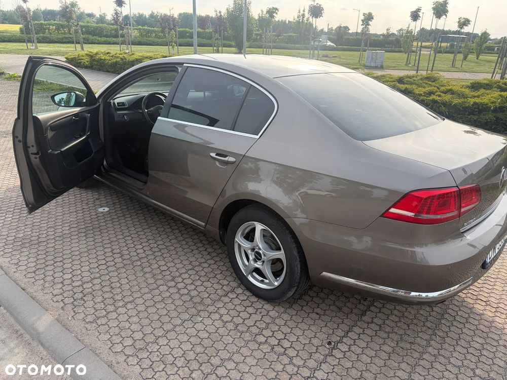 Volkswagen Passat 2.0 TDI Comfortline - 14