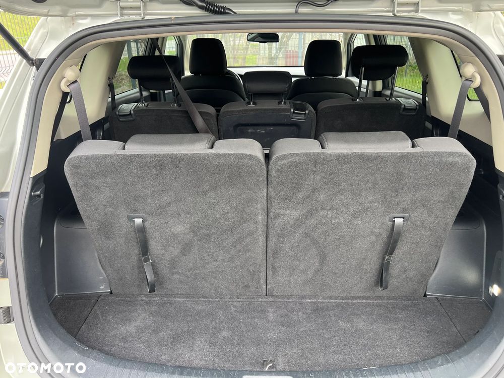 Kia Carens - 11
