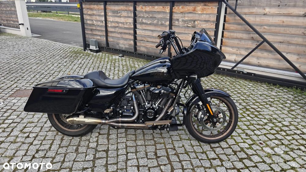 Harley-Davidson Touring Road Glide - 2