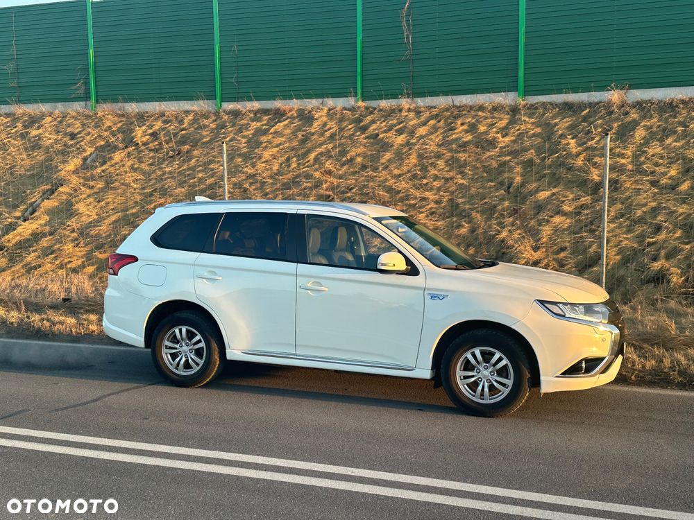 Mitsubishi Outlander 2.0 4WD Plus - 3