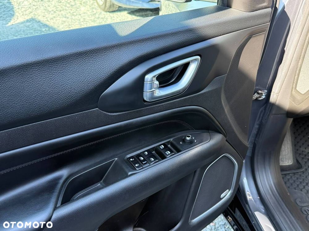 Jeep Compass - 25