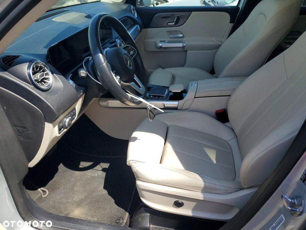Mercedes-Benz GLB - 8