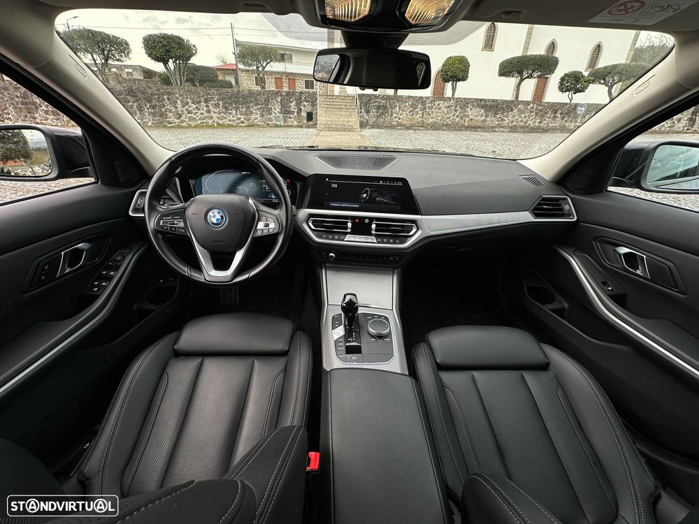 BMW 330 e Aut. Luxury Line - 32