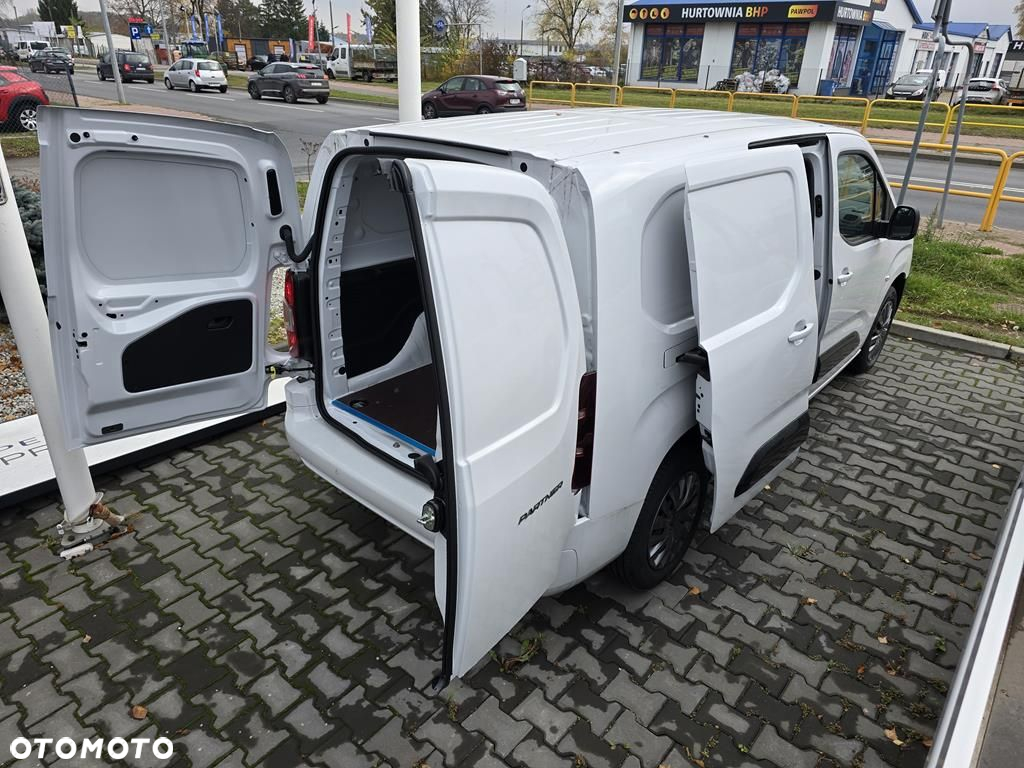 Peugeot Partner Van - 21