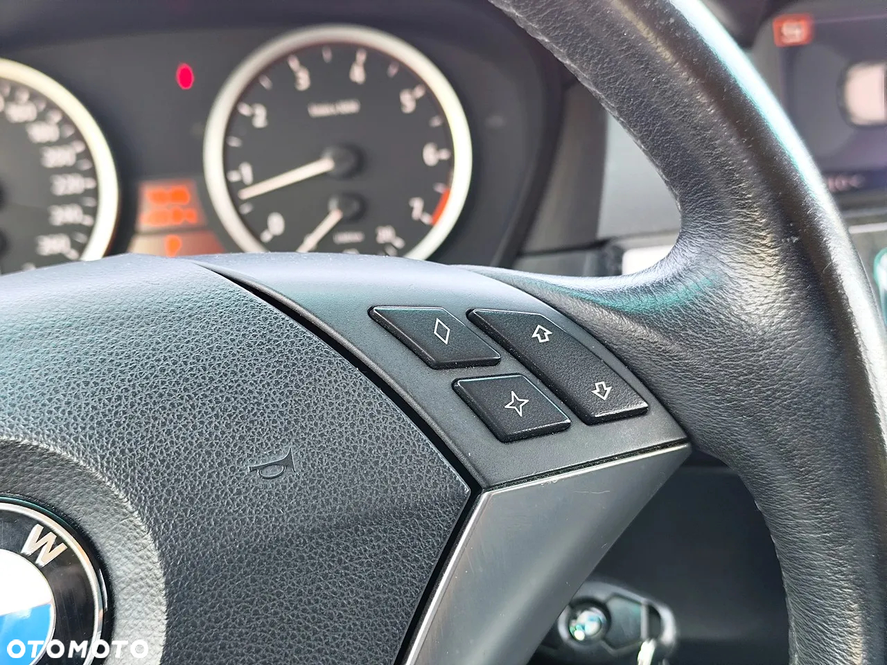 BMW Seria 5 545i - 15