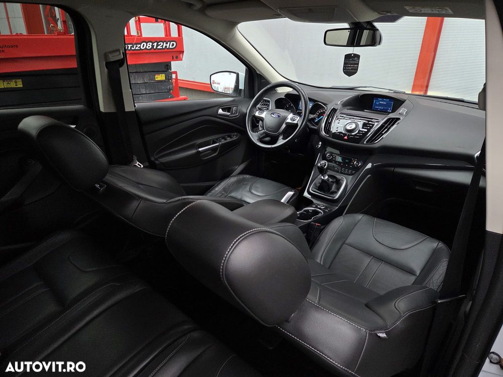 Ford Kuga 2.0 TDCi 2x4 ST-Line - 5