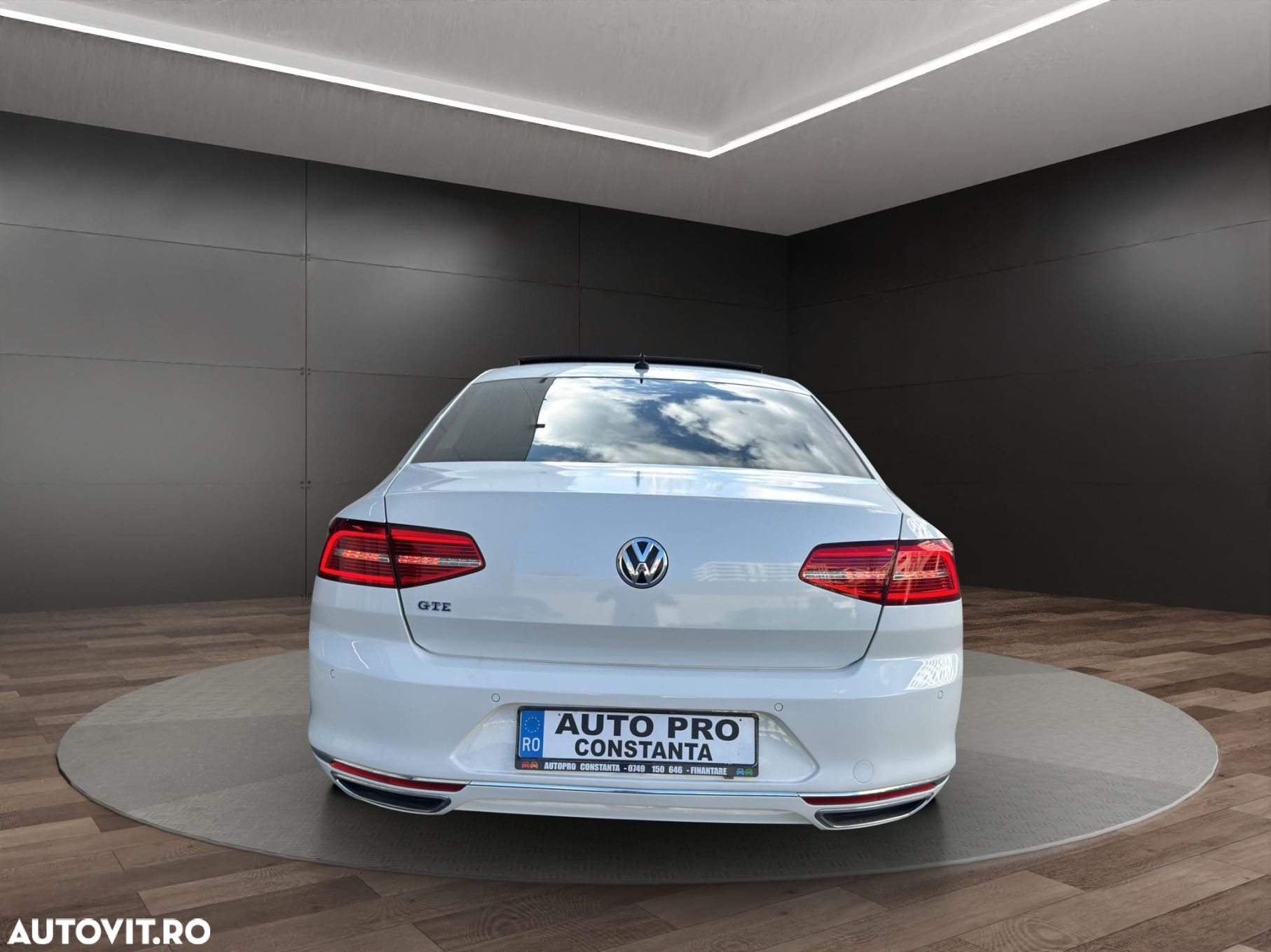 Volkswagen Passat - 18