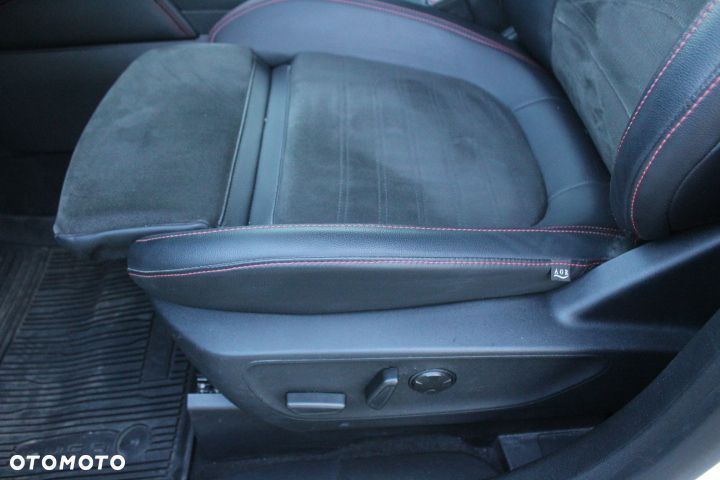 Ford Kuga 2.5P PHEV FWD ST-Line X - 15