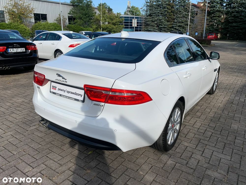 Jaguar XE 2.0 D Prestige - 7