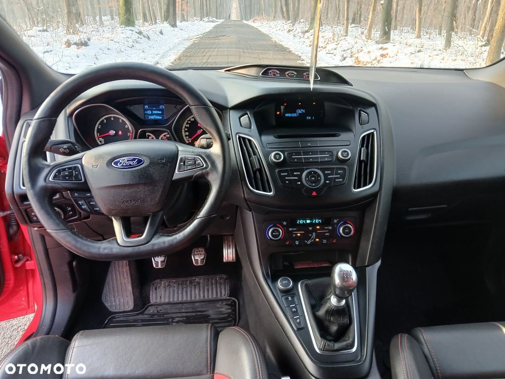 Ford Focus 2.0 EcoBoost ST mit Leder-Sport-Paket - 4