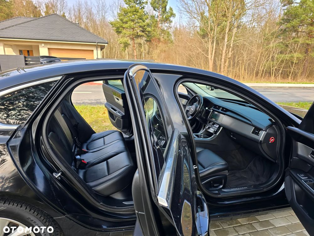 Jaguar XF 20d AWD Prestige - 20