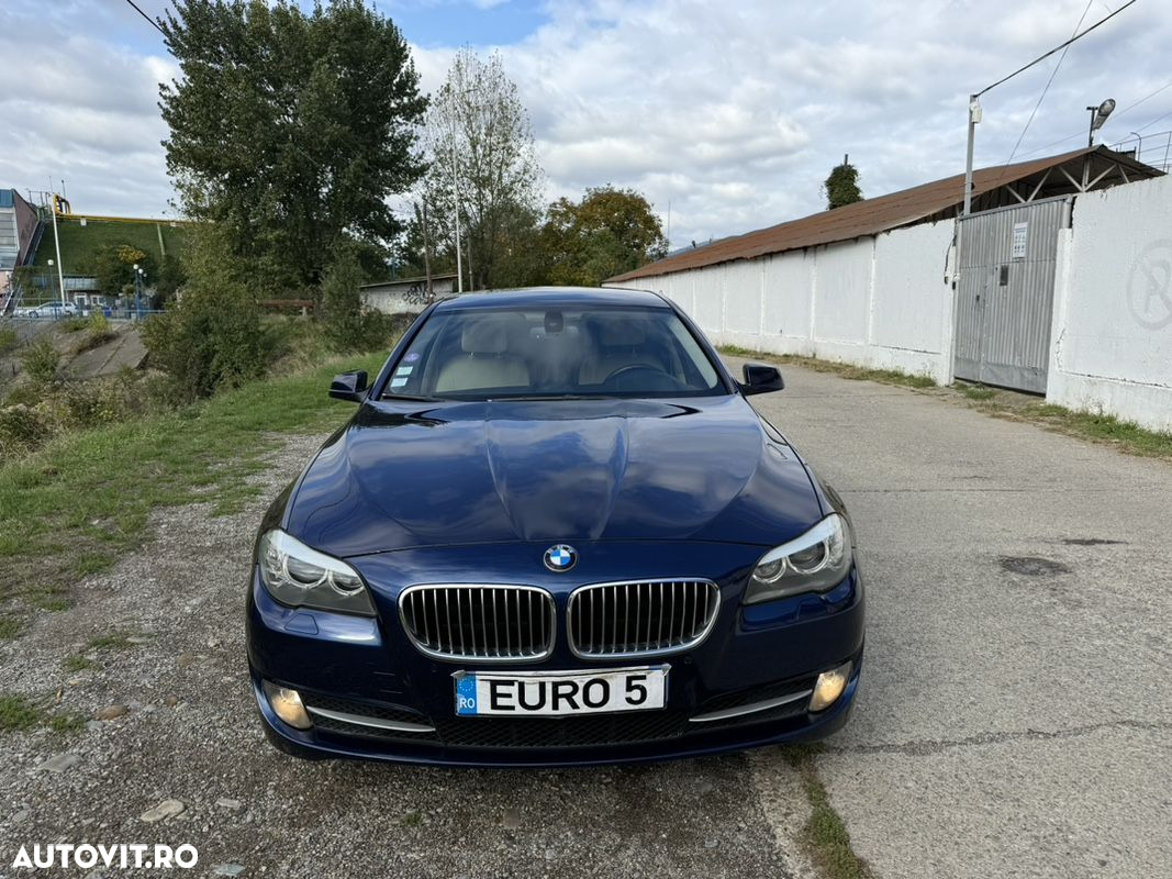 BMW Seria 5 523i Sport-Aut. - 25