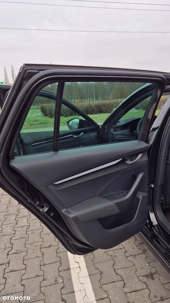 Skoda Octavia 1.5 TSI mHEV DSG Sportline - 11