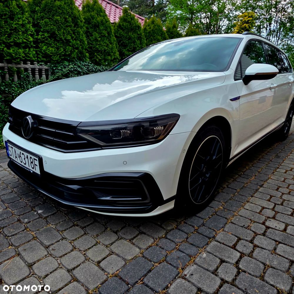Volkswagen Passat - 1