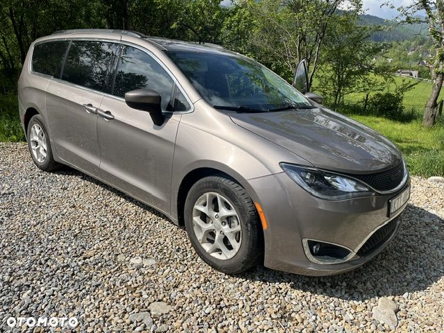 Chrysler Pacifica - 8