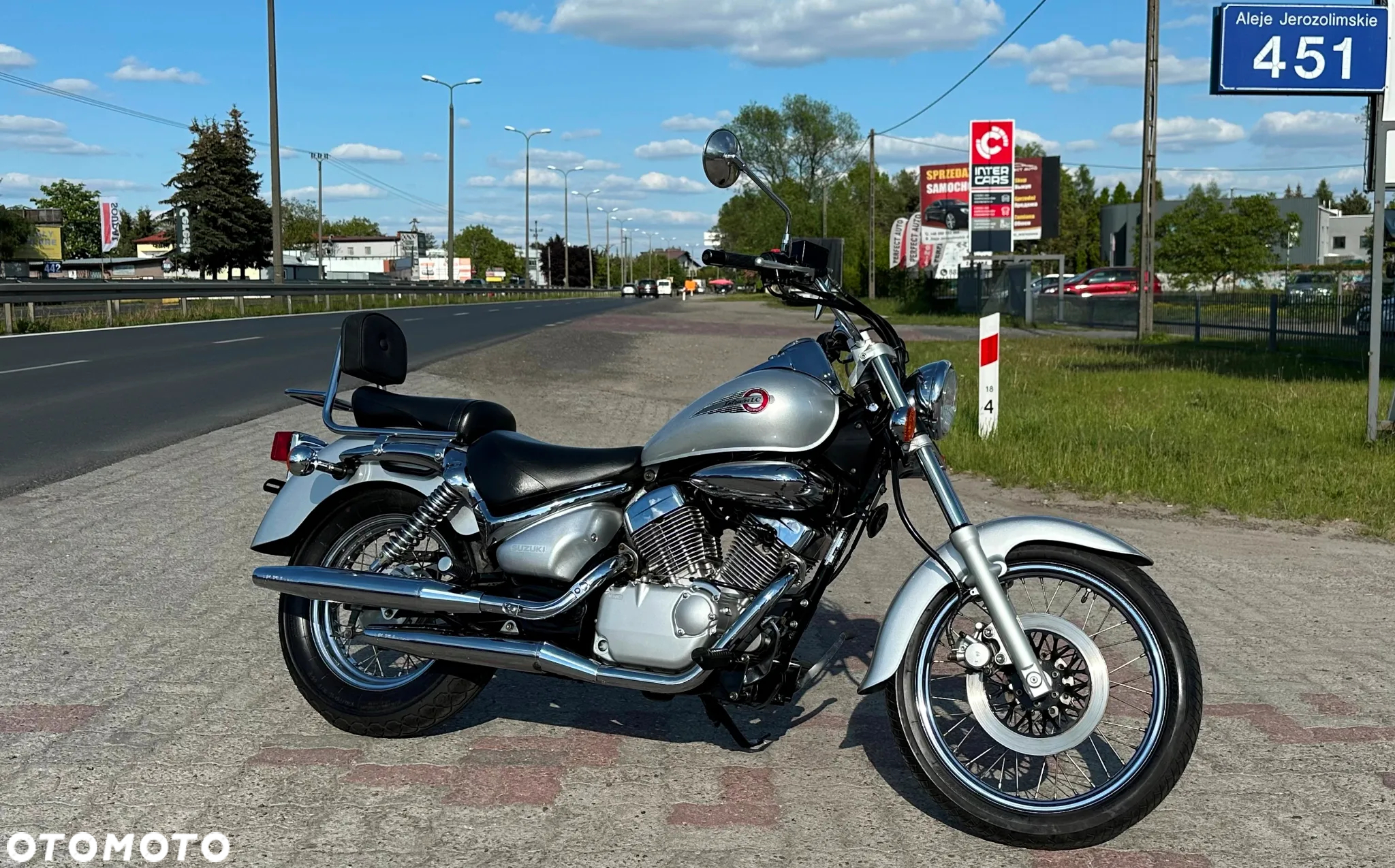 Suzuki Intruder - 10
