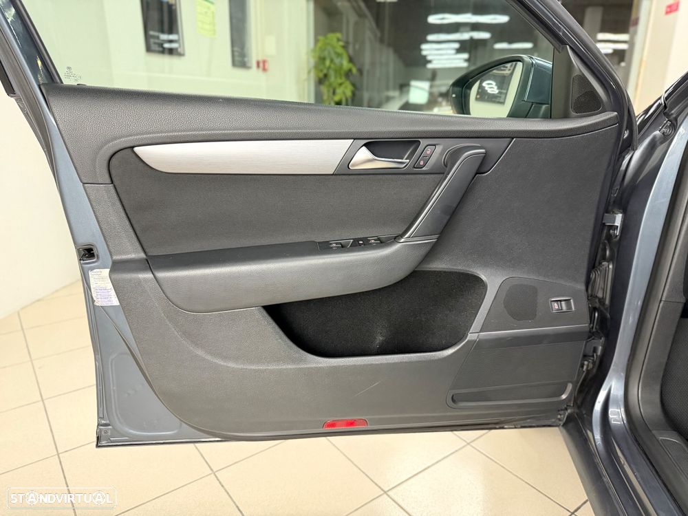 VW Passat 1.6 TDI Confortline - 14