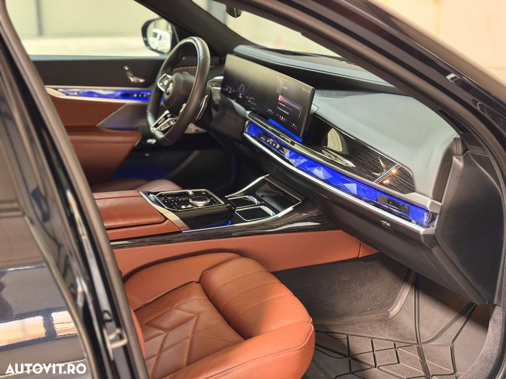 BMW Seria 7 740d xDrive MHEV - 8