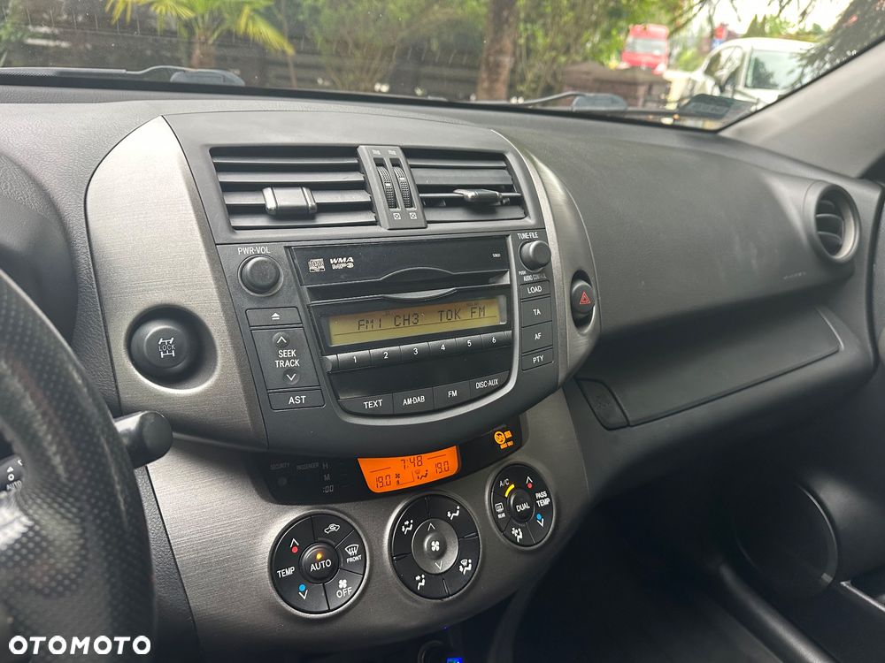 Toyota RAV4 2.0 VVT-i Premium - 9
