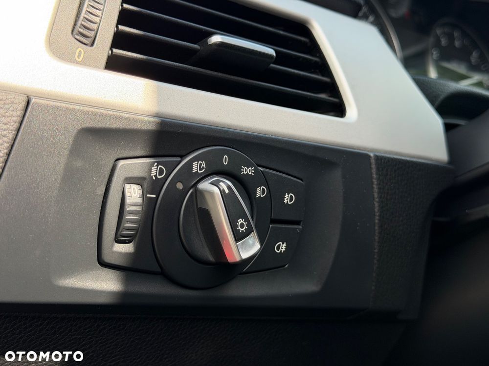 BMW Seria 3 320i Edition Sport - 11