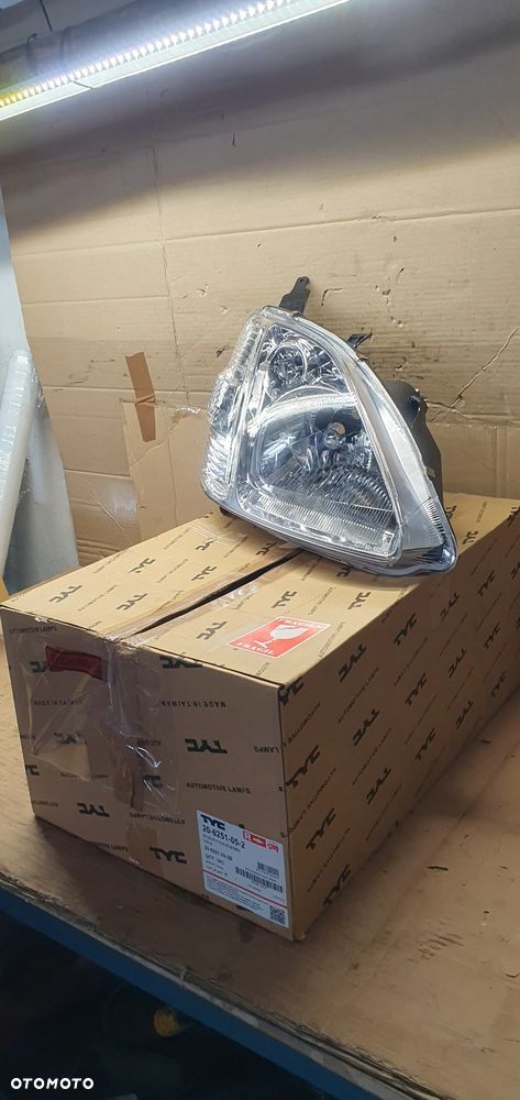 Lampa prawy przód przednia prawa Honda Civic VII Nowa TYC 20-6251-05-2 - 3