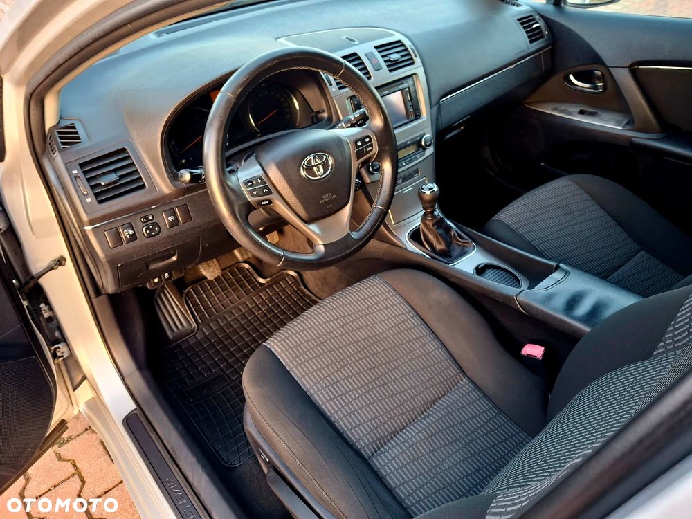 Toyota Avensis 1.8 Executive - 21