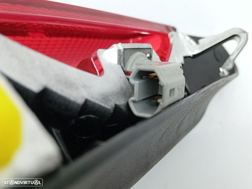 Luz stop adicional / 3º stop TOYOTA Yaris (_P1_) - 3