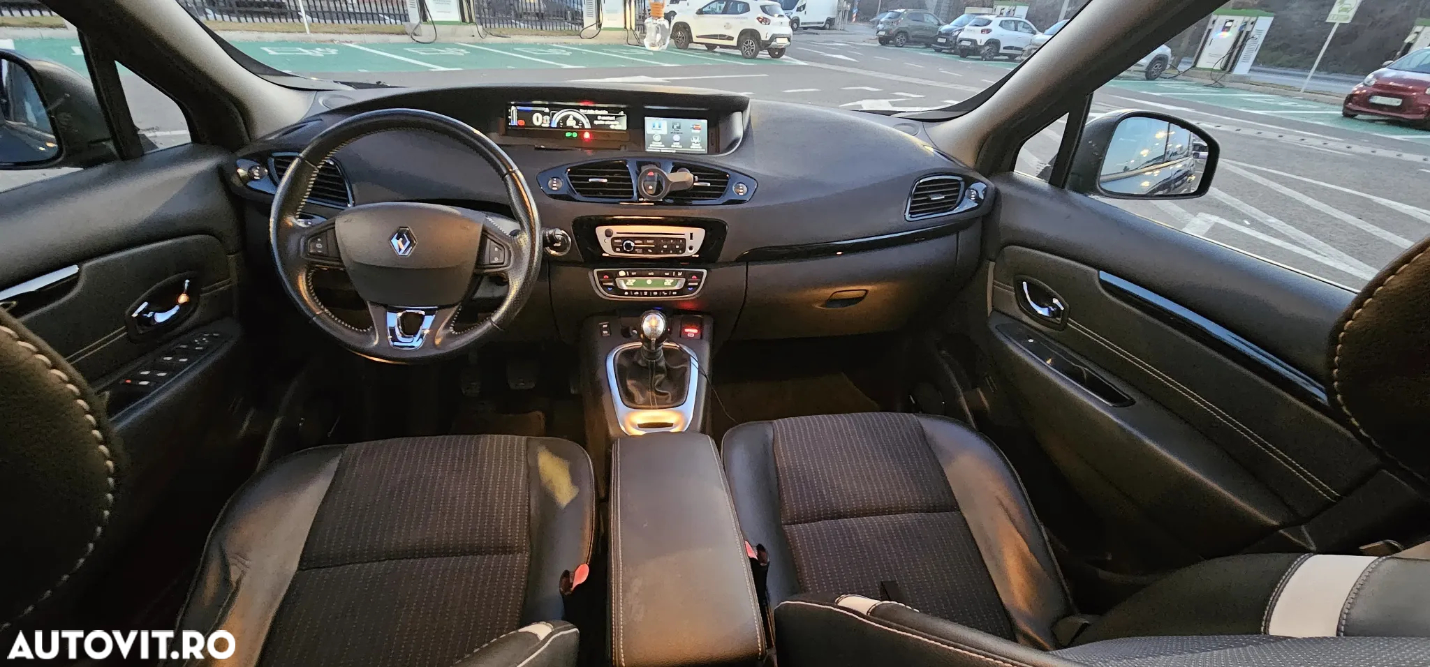 Renault Scenic ENERGY TCe 130 BOSE EDITION - 10