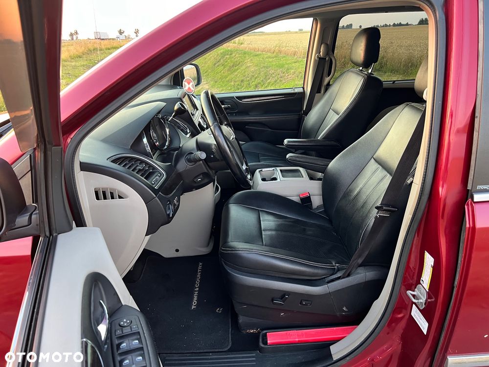 Chrysler Town & Country 3.6 Limited - 12