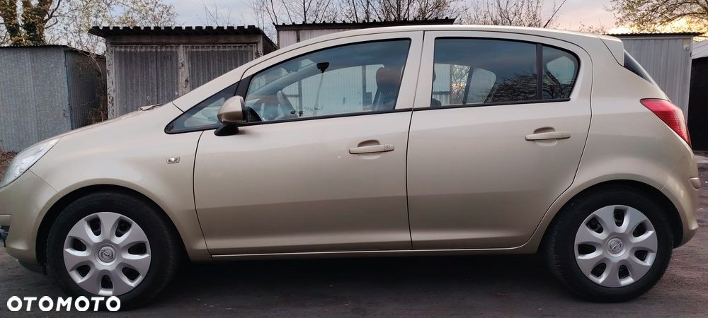 Opel Corsa 1.2 16V Essentia - 9