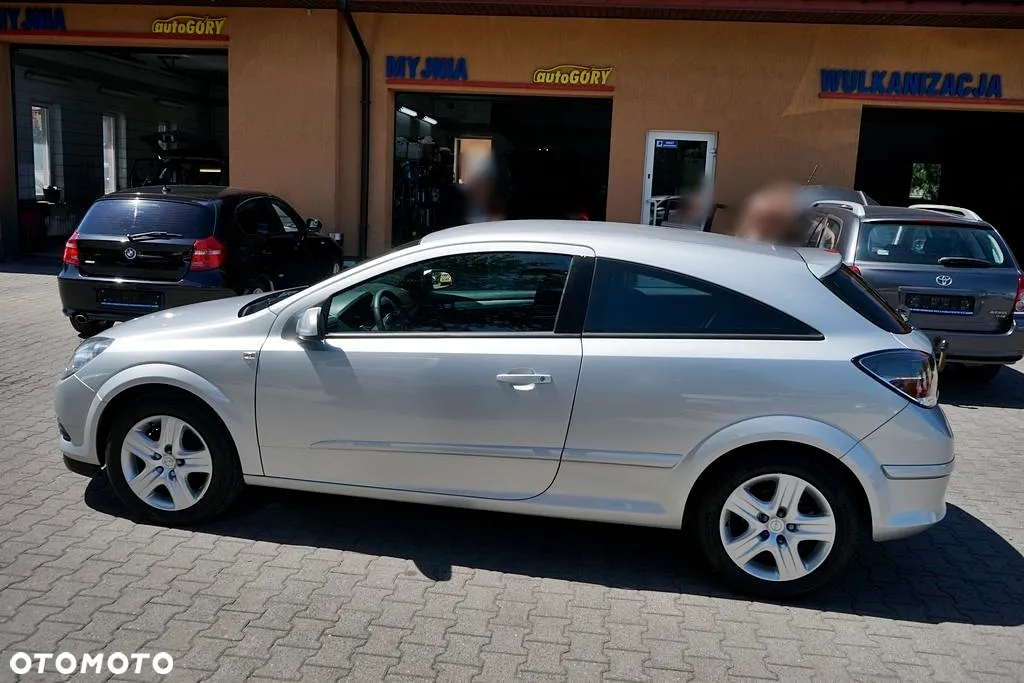 Opel Astra GTC 1.3 CDTI - 4