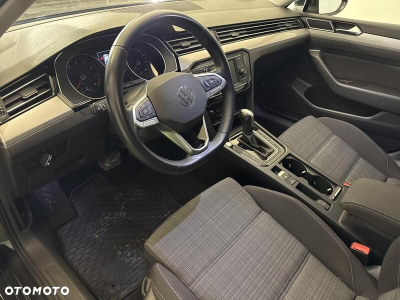 Volkswagen Passat - 10