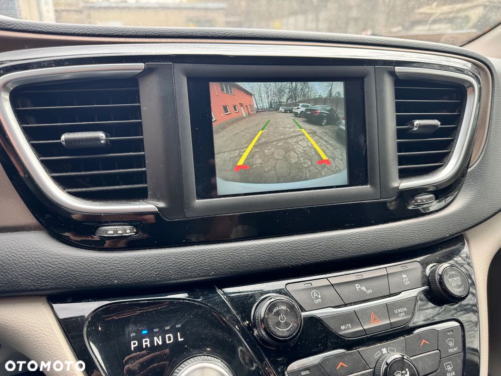 Chrysler Pacifica - 11