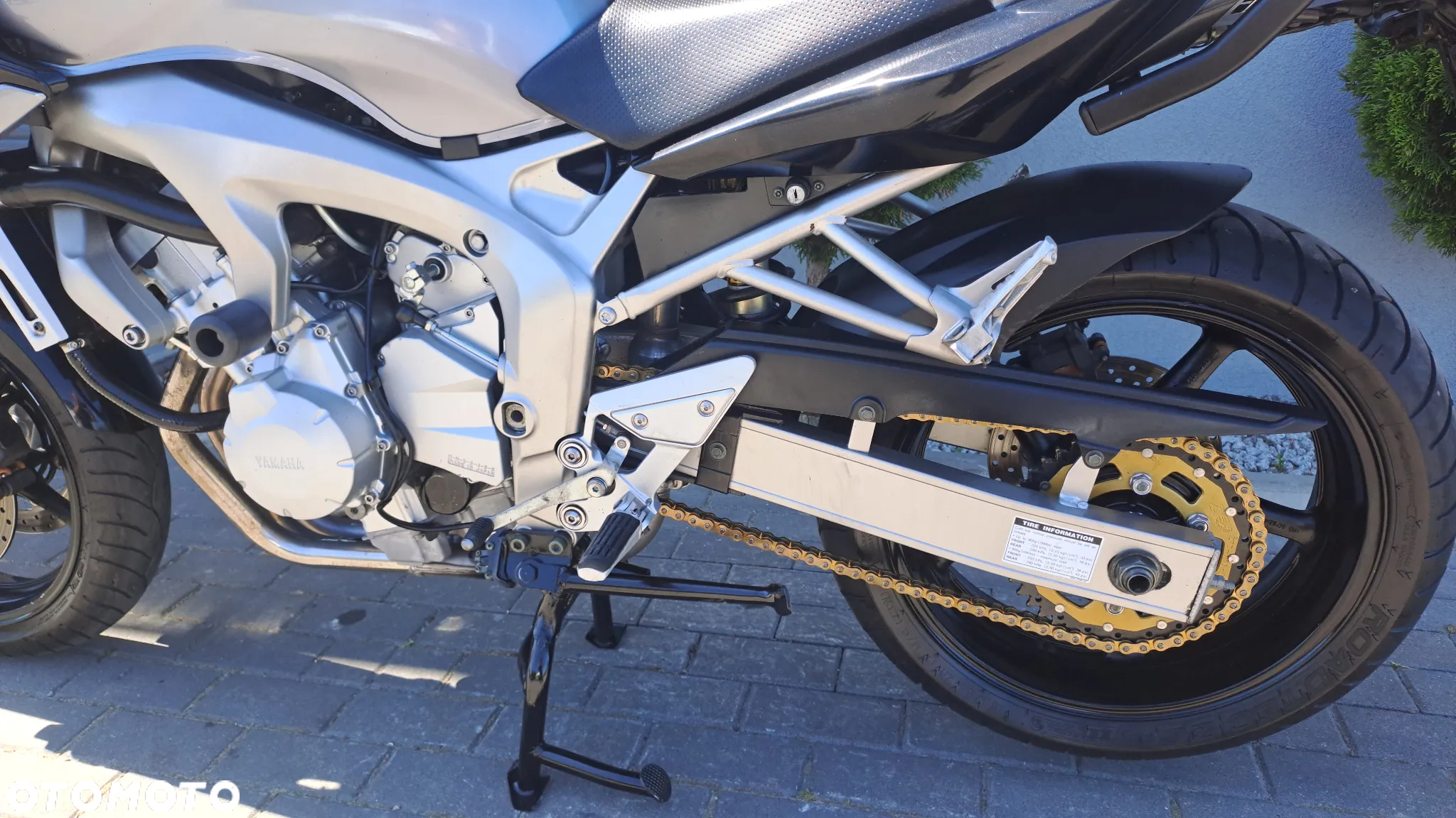 Yamaha FZ - 11