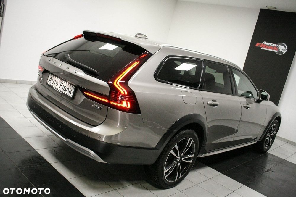 Volvo V90 Cross Country - 11