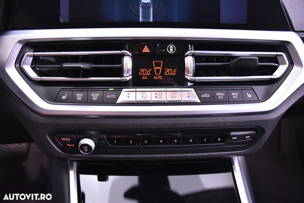 BMW Seria 3 320d Touring xDrive Aut. - 17