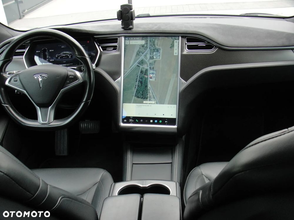Tesla Model S - 6