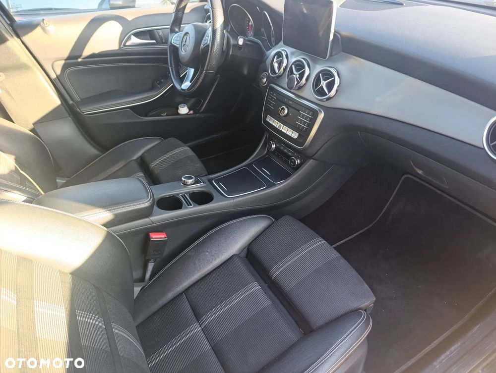 Mercedes-Benz GLA 200 7G-DCT - 18