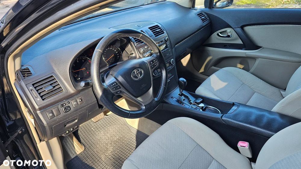 Toyota Avensis - 18